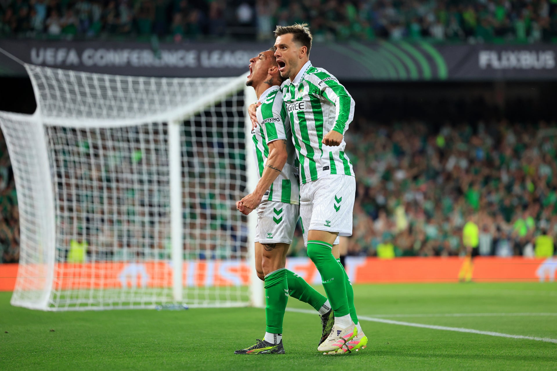 Giovani Lo Celso Contextual celebration photograph under the career section Giovani Lo Celso in a contextual photograph: Contextual celebration photograph under the career section; not tattoo evidence