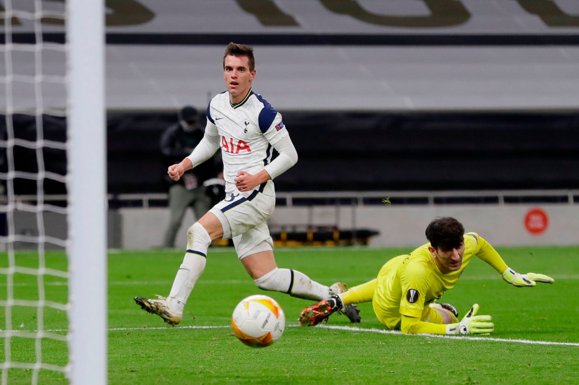 Giovani Lo Celso Contextual match photograph under the Argentina section Giovani Lo Celso in a contextual photograph: Contextual match photograph under the Argentina section; not tattoo evidence