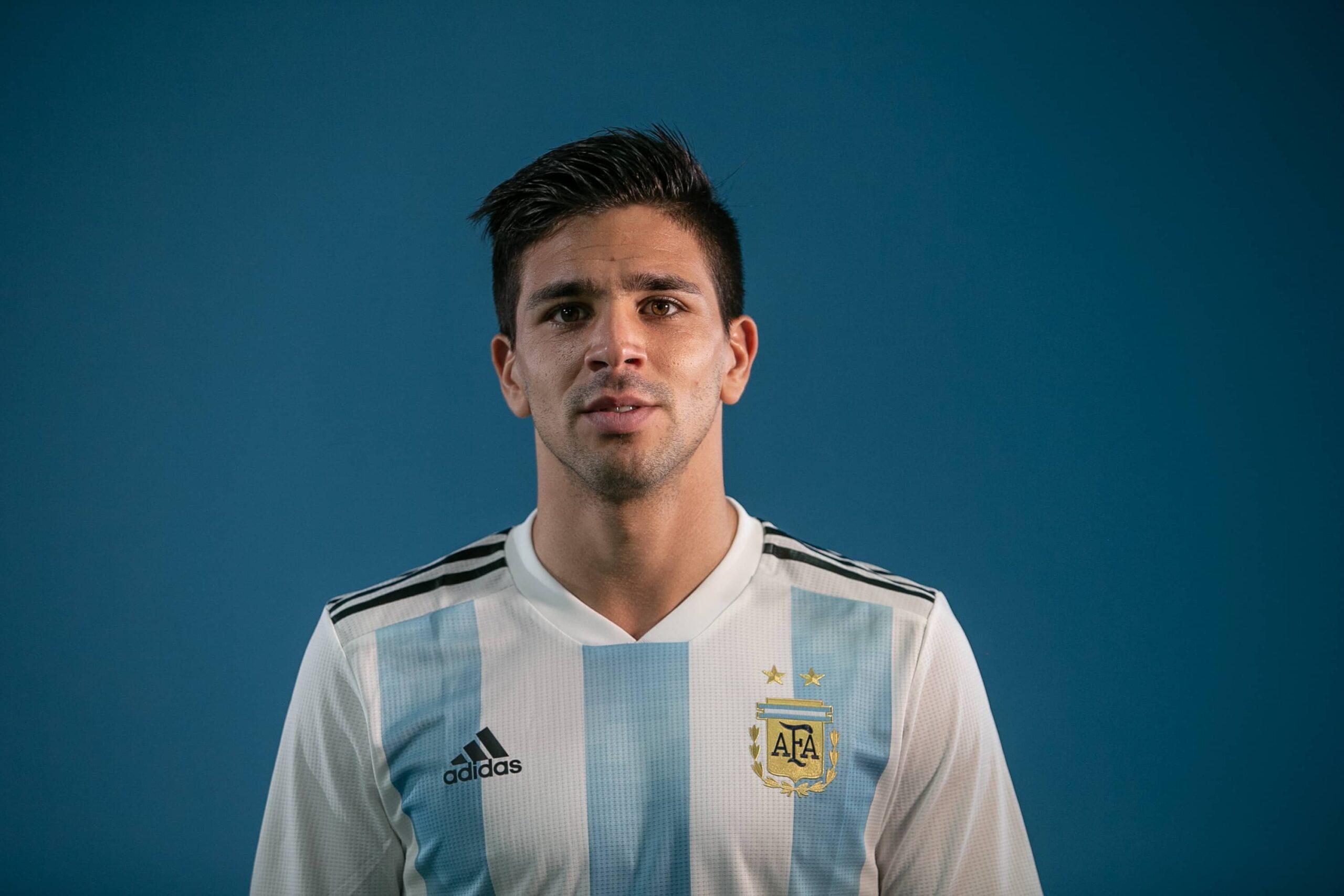 Giovanni Simeone portrait: Separate face-visible Argentina career portrait