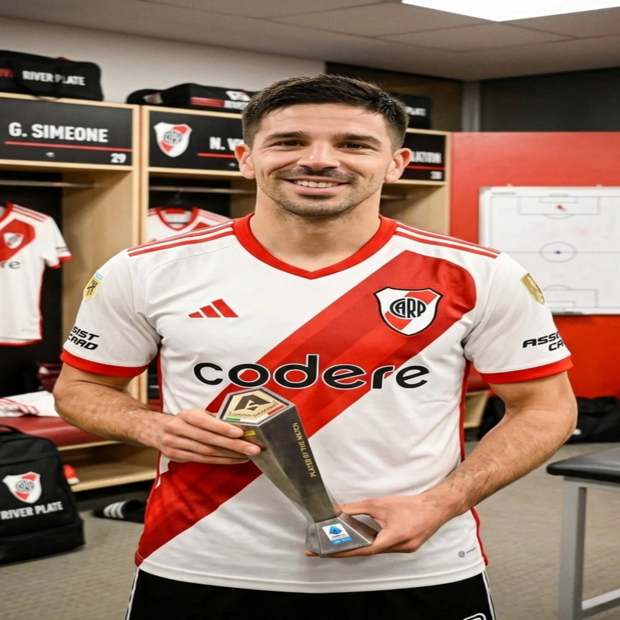 Giovanni Simeone portrait: Separate face-visible River Plate career photograph