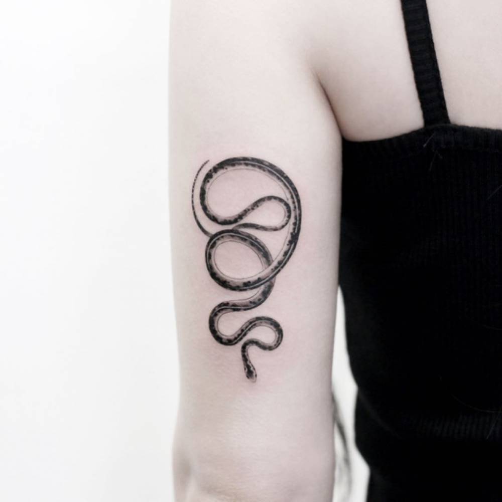 Han Ye Seul tattoos: The snake on the back of her upper arm