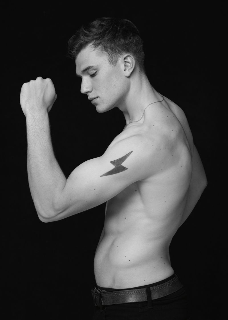 Jack Draper tattoos: Genuine tattoo photograph providing a distinct editorial view of the same documented lightning-bolt tattoo.