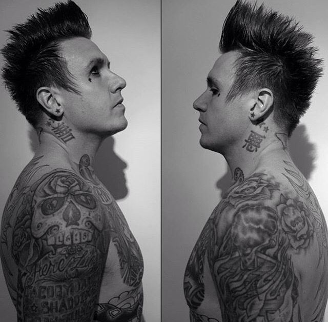 Jacoby Shaddix neck and shoulder tattoos