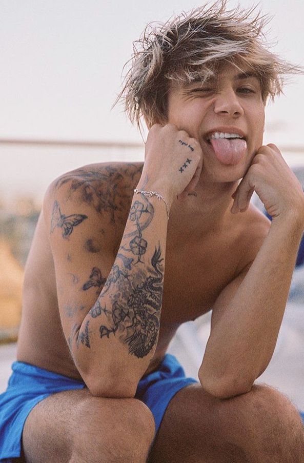 Jaden Hossler showing his arm and hand tattoos