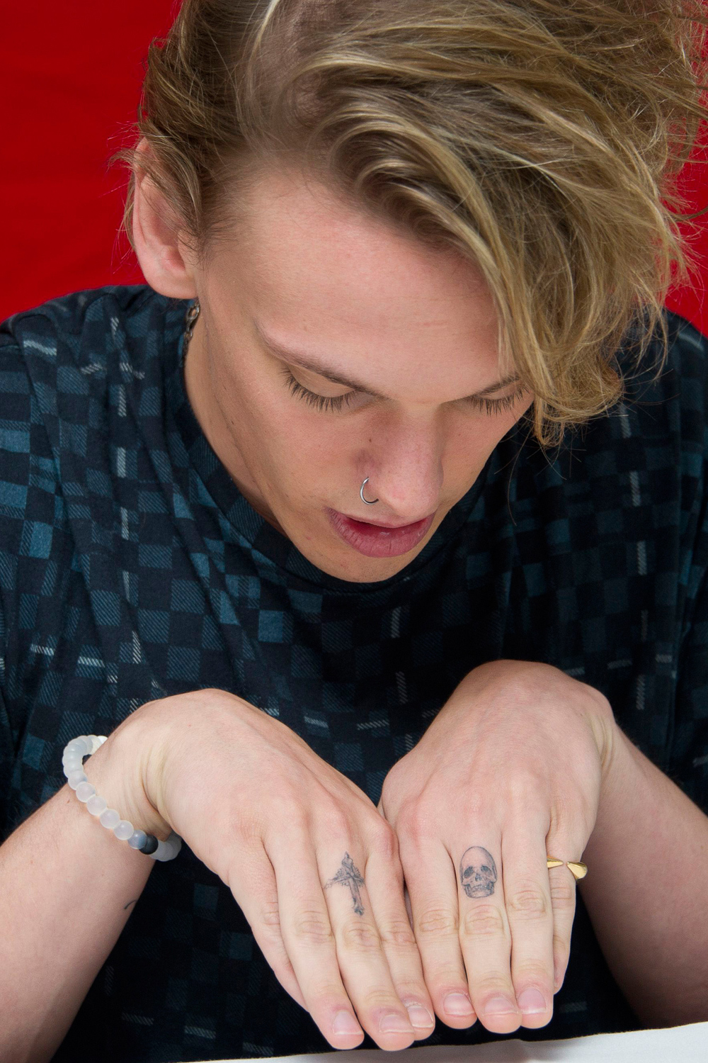 The finger and knuckle tattoos Jamie Campbell Bower tattoos: The finger and knuckle tattoos