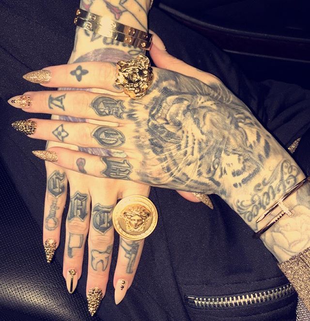 Jeffree Star hand and finger tattoos with tiger design