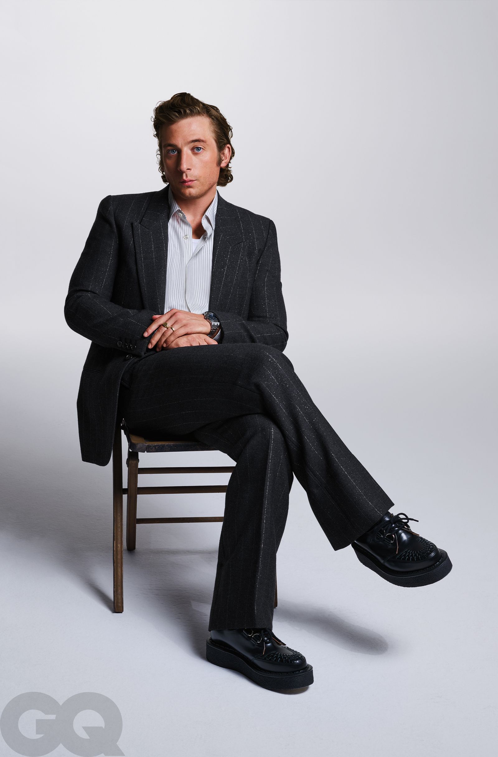 Jeremy Allen White in a contextual photograph: How the production built the look; not tattoo evidence