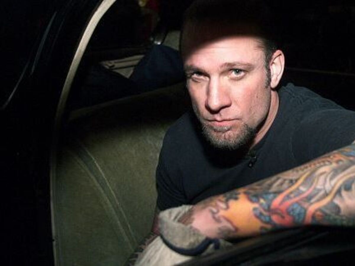 Jesse James arm tattoo in a car