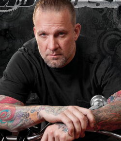 Jesse James wears the workshop in black tattoos