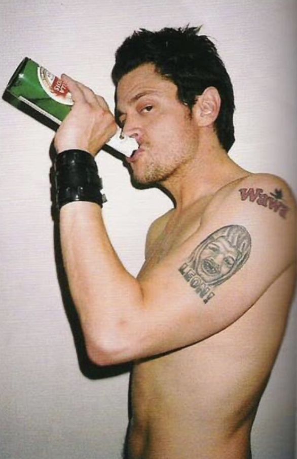 Johnny Knoxville shoulder tattoo