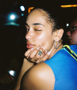 Jorja Smith Tattoos: Her Number 11 Finger Tattoo and Style