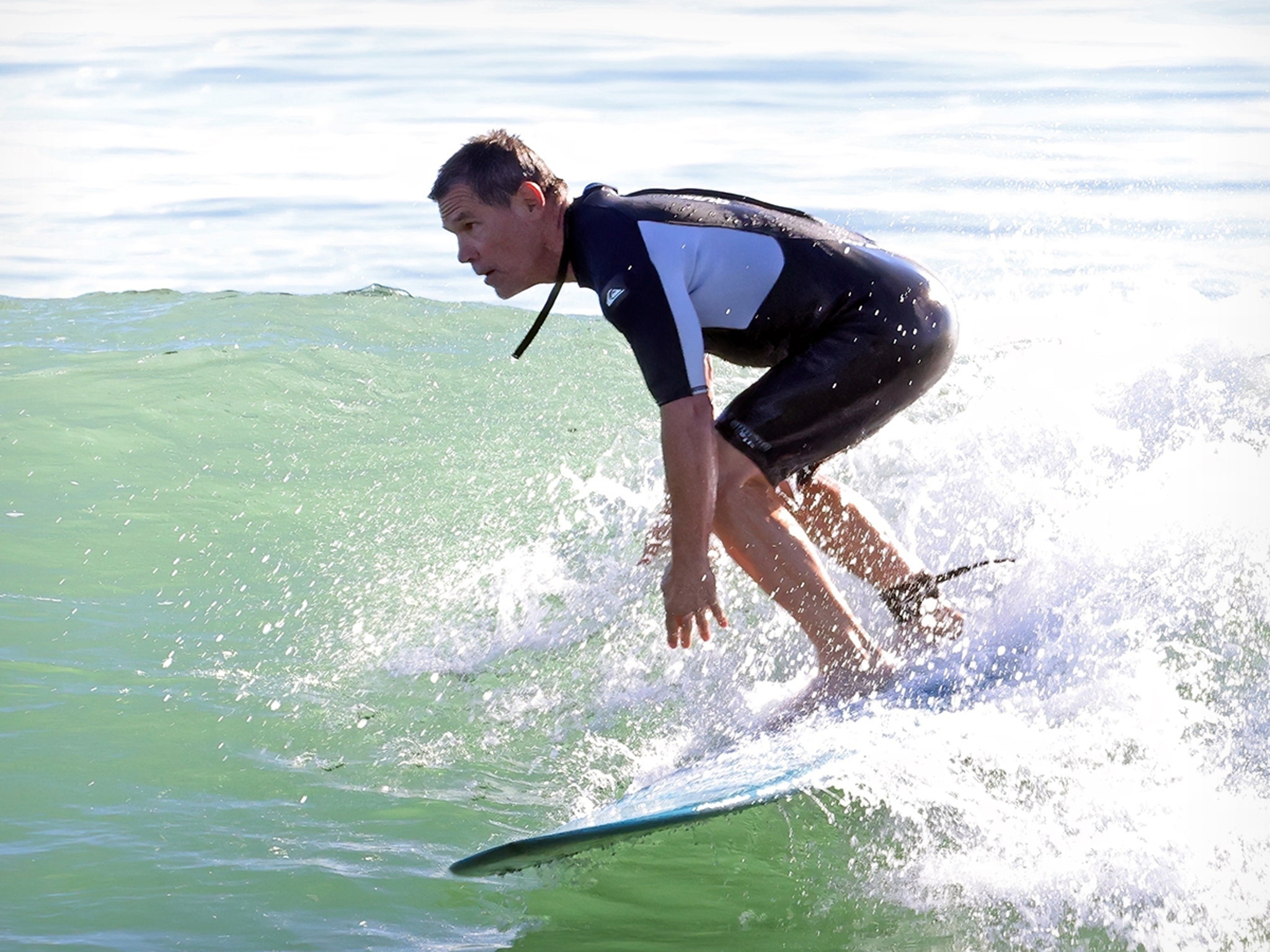 Josh Brolin in a contextual photograph: inline; not tattoo evidence