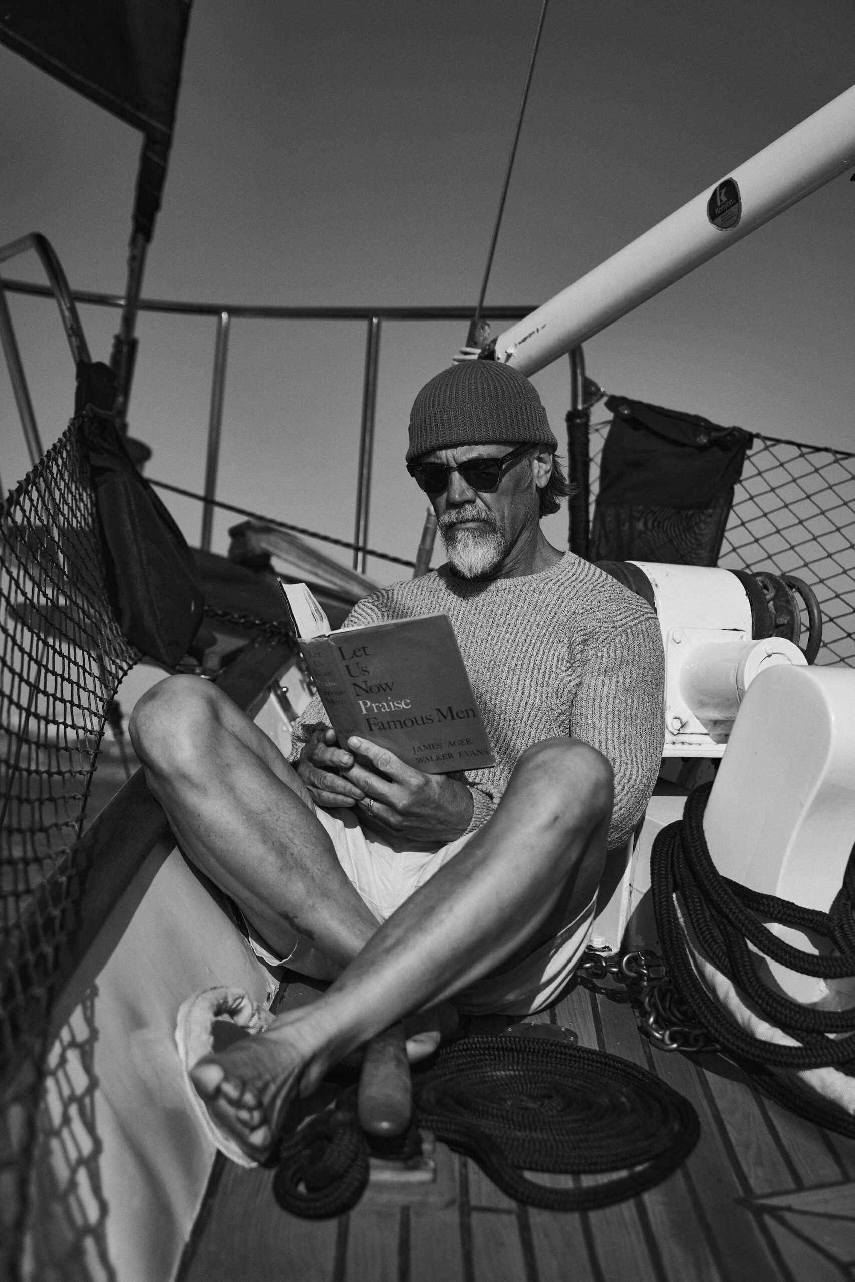 Josh Brolin in a contextual photograph: inline; not tattoo evidence
