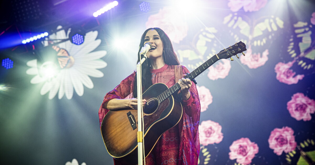 Kacey Musgraves in a contextual photograph: Kacey Musgraves’ concert look is a different kind of visual language; not tattoo evidence
