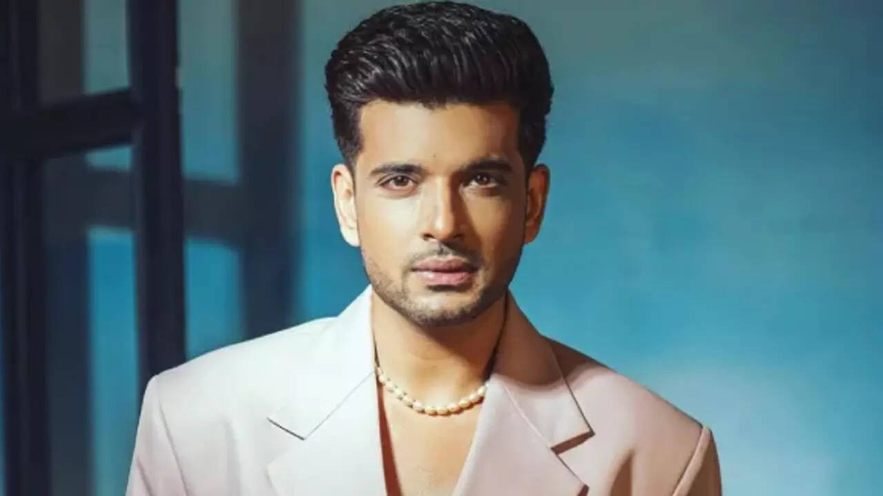 Karan Kundrra in a contextual photograph: Contextual portrait for the biography section; explicitly not tattoo evidence.; not tattoo evidence