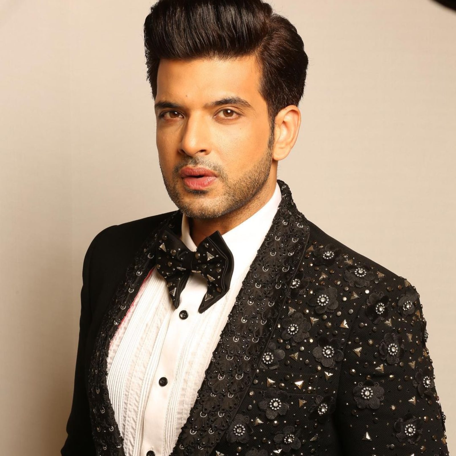 Karan Kundrra in a contextual photograph: Contextual red-carpet portrait for relationship and public-image context; explicitly not tattoo evidence.; not tattoo evidence