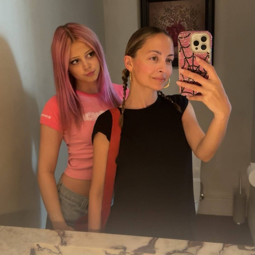 Kate Madden in a contextual photograph: Kate Madden and Nicole Richie mirror selfie; not tattoo evidence