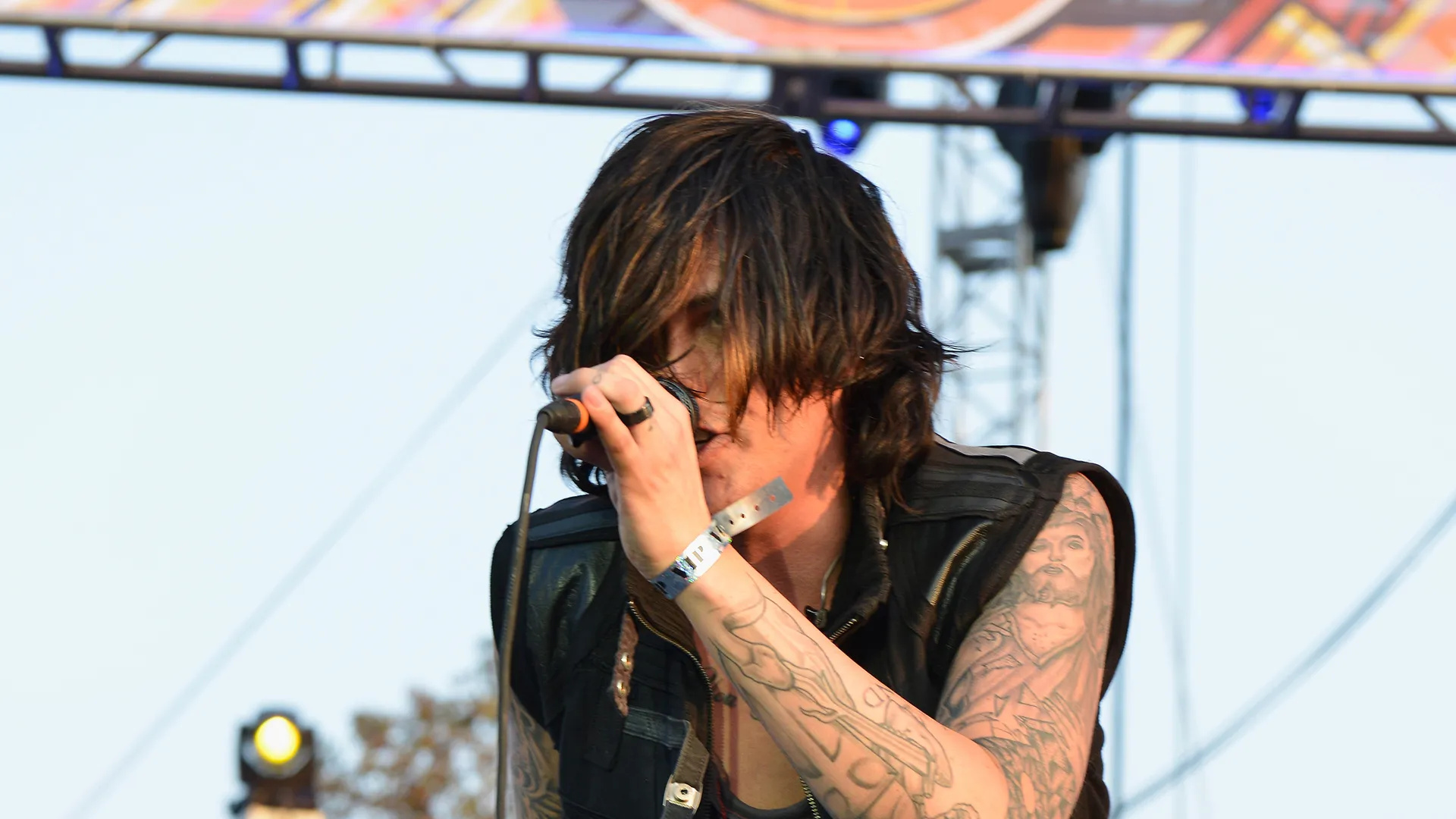 Kellin Quinn arm tattoos on stage