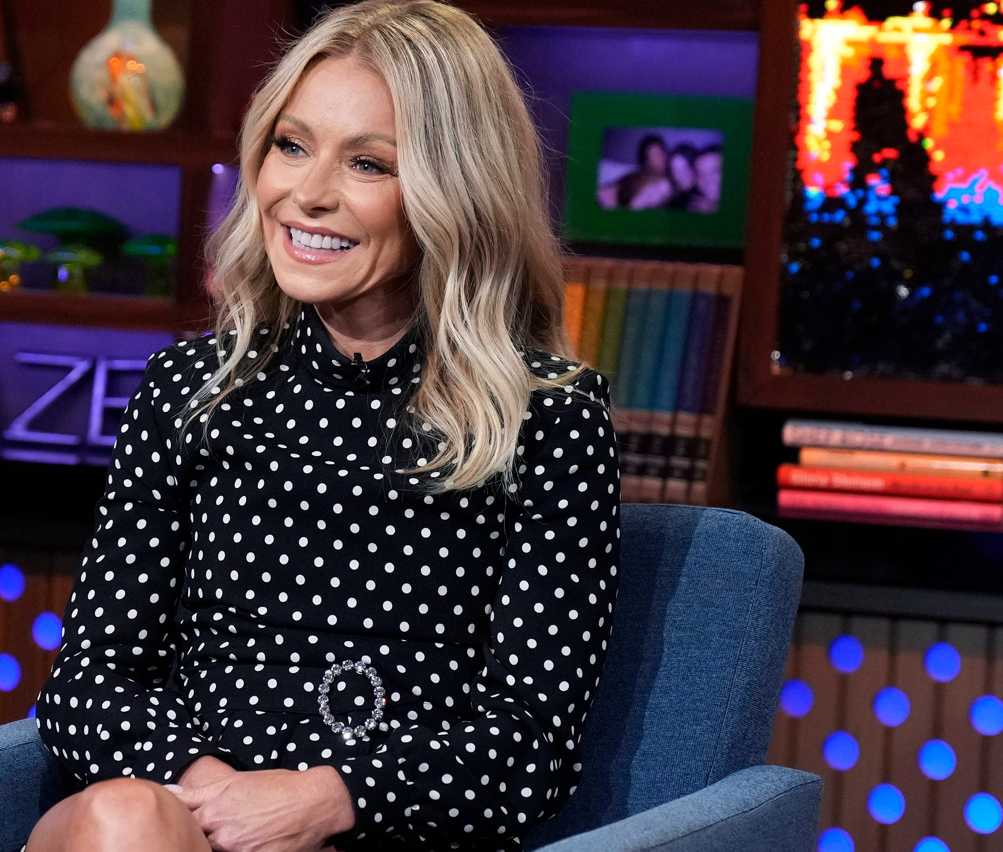 Kelly Ripa in a contextual photograph: Contextual photograph, not tattoo evidence; Ripa in her television-host setting.; not tattoo evidence
