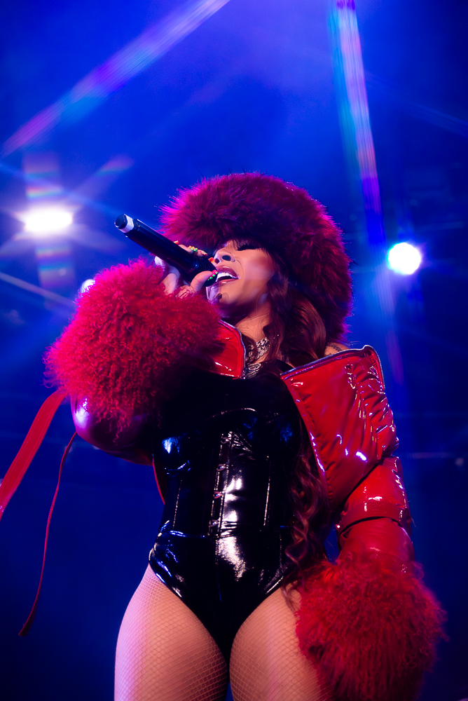 Keyshia Cole in a contextual photograph: Keyshia Cole concert styling and placement context; not tattoo evidence; not tattoo evidence