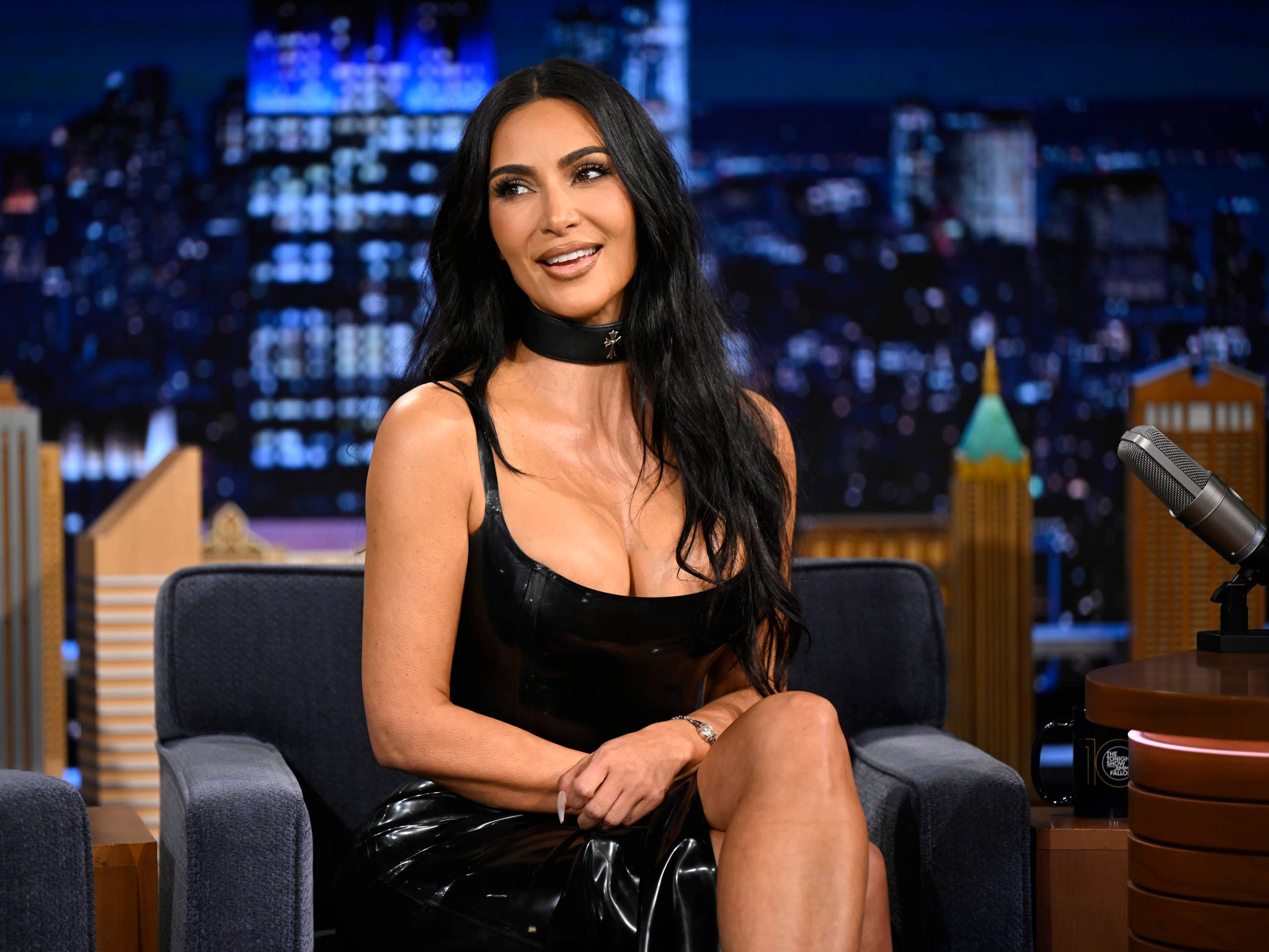 Kim Kardashian in a contextual photograph: Tonight Show context; not tattoo evidence
