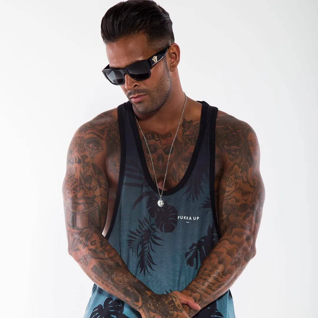 Leon Scott clock dice face right sleeve Leon Scott tattoos: The clock, dice and face designs in his right-arm sleeve