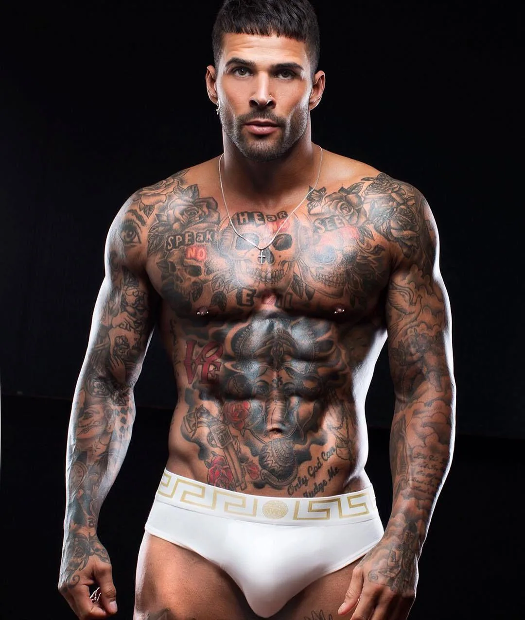 Leon Scott three skulls roses chest Leon Scott tattoos: The three skulls and roses across his chest
