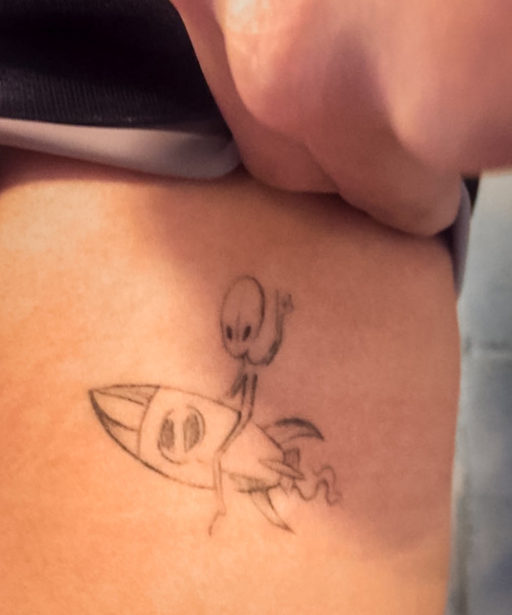 Luísa Sonza tattoos: The little ET in a rocket
