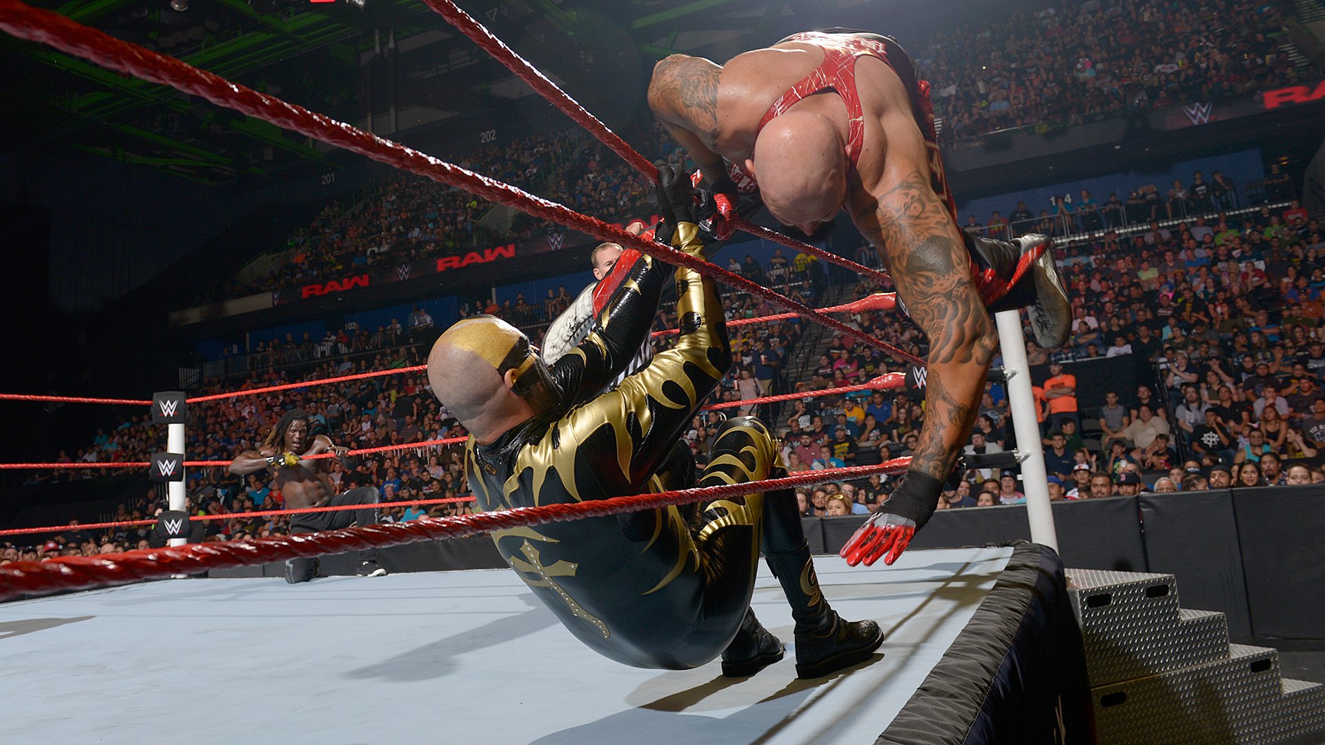 Luke Gallows tattoos: The screaming skull on his left shoulder