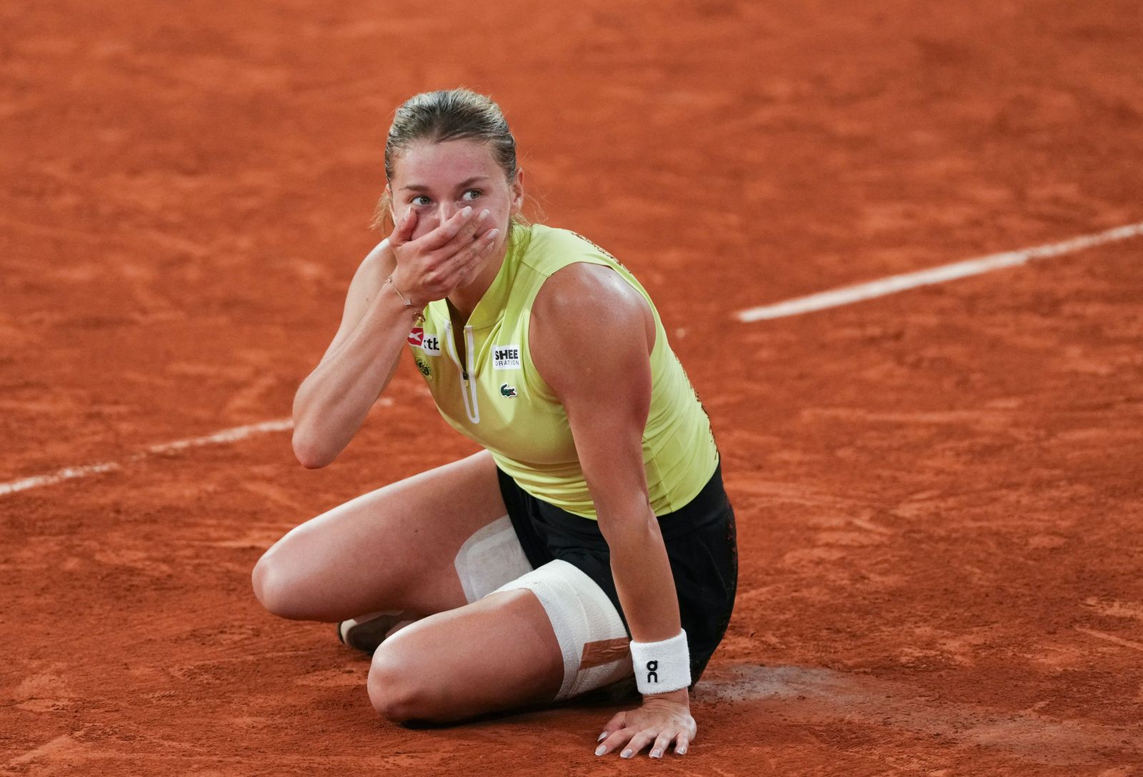 Maja Chwalinska small arm tattoo in match photo Maja Chwalinska tattoos: unidentified small upper-arm tattoo glimpse