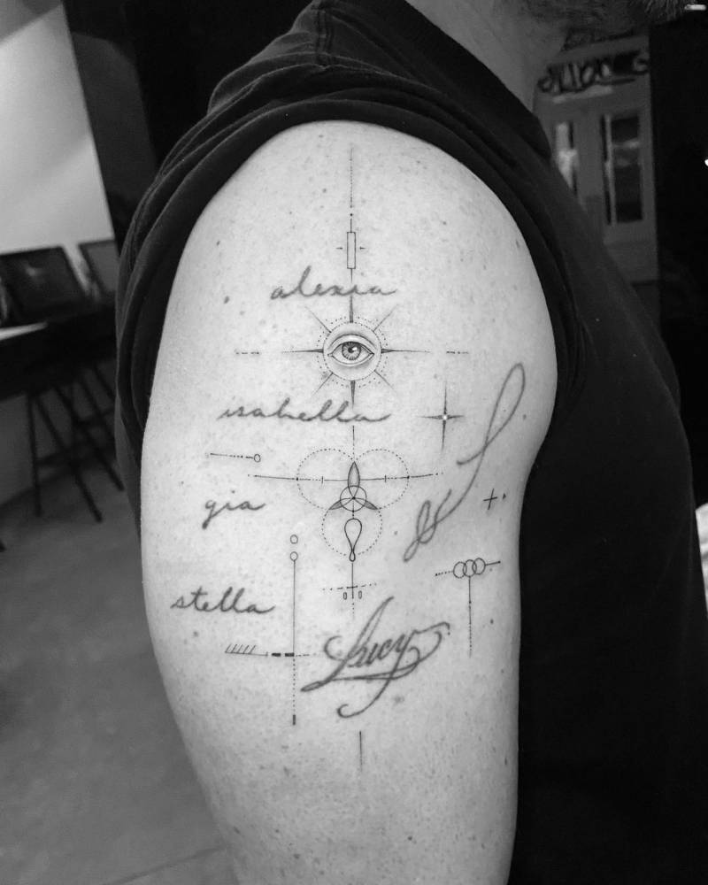 Matt Damon tattoos: Matt Damon's family-name bicep tattoo