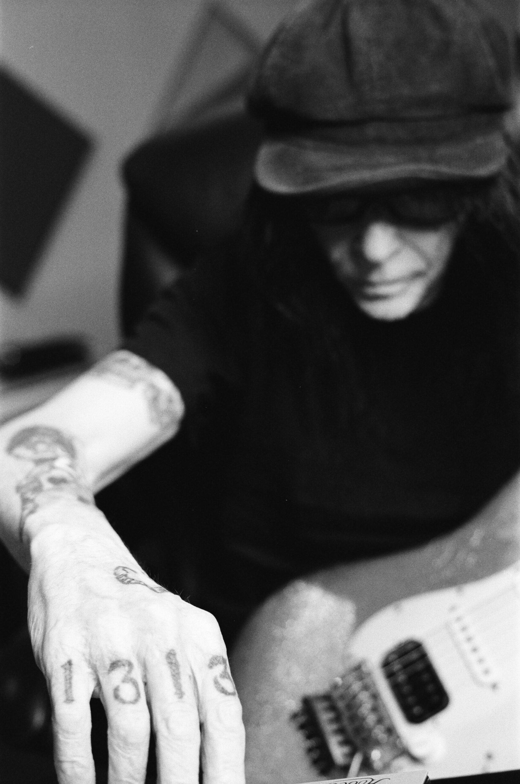 Mick Mars 1313 knuckle tattoos