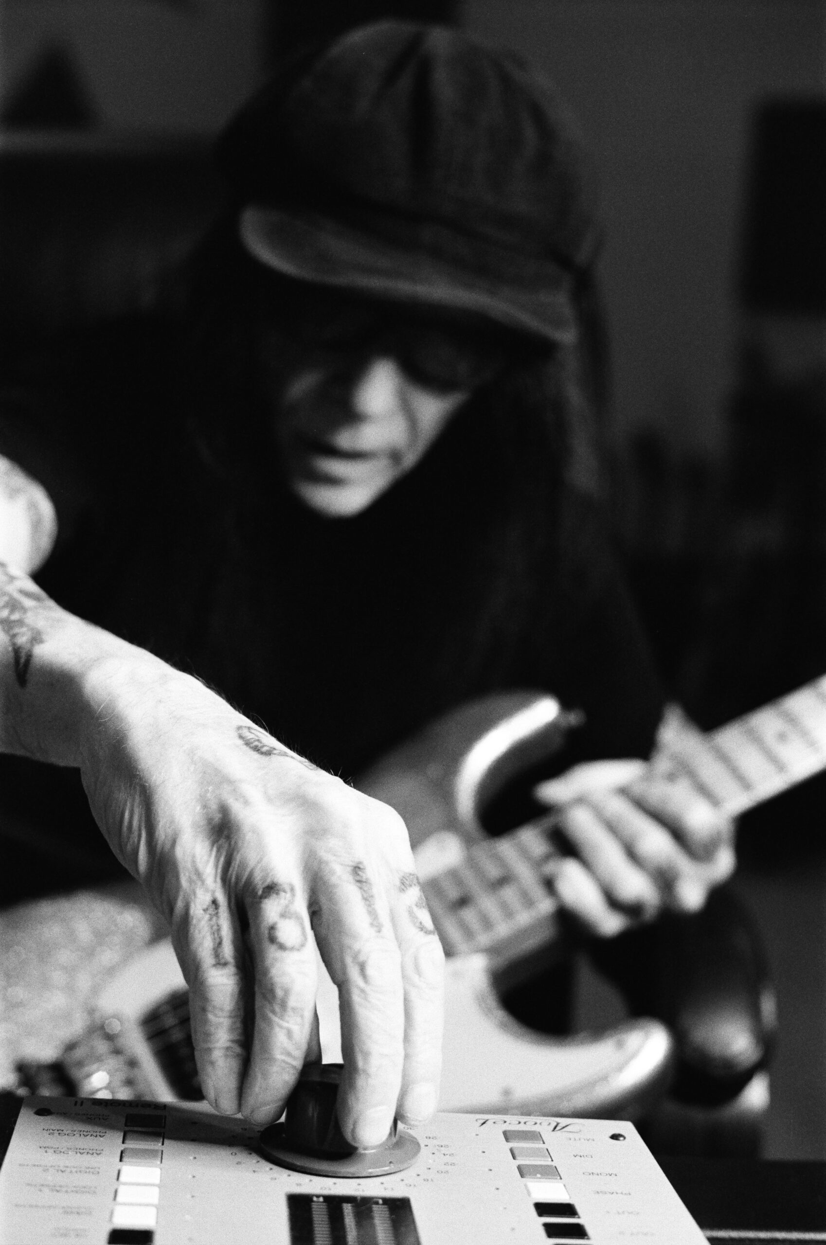 Mick Mars MARS hand lettering tattoo