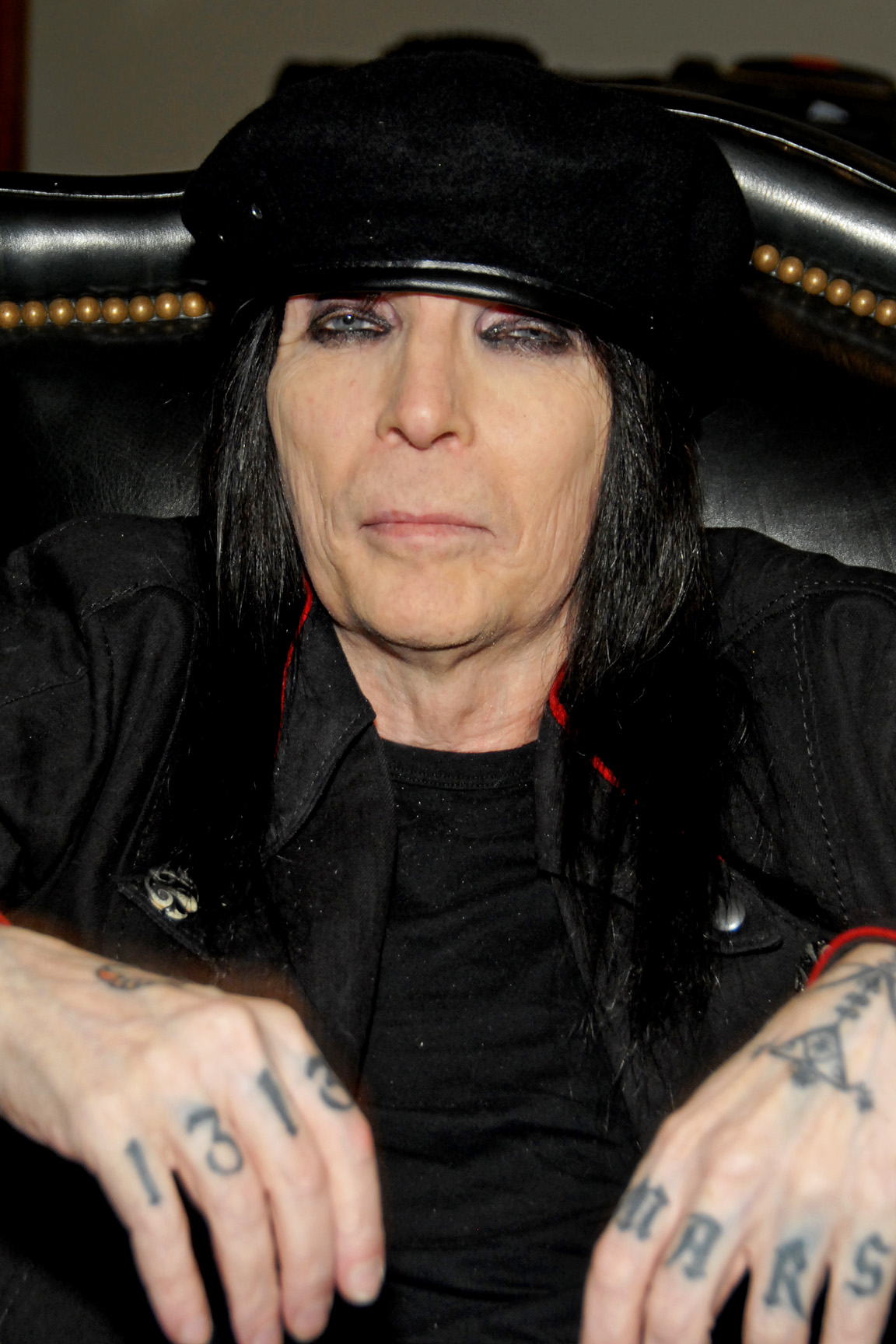 Mick Mars colorful arm tattoos while playing guitar