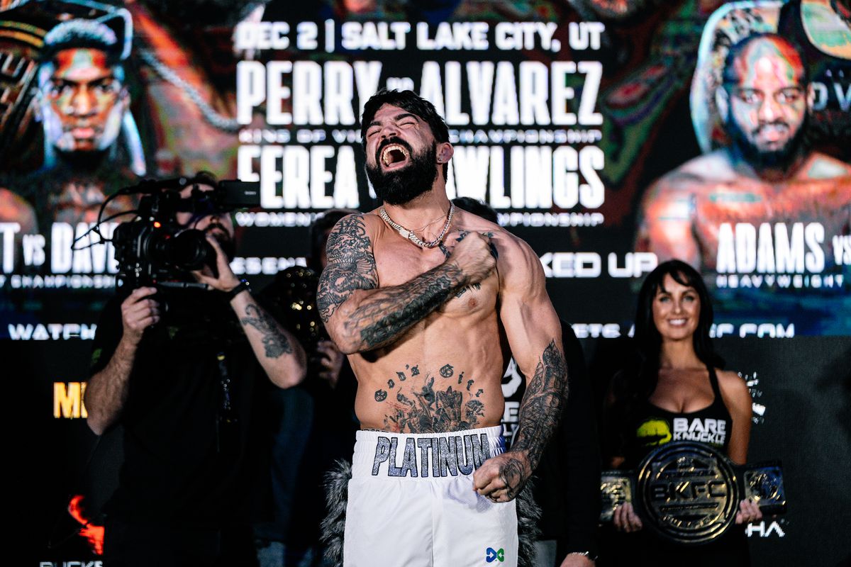 Mike Perry showing his Platinum face and neck tattoos