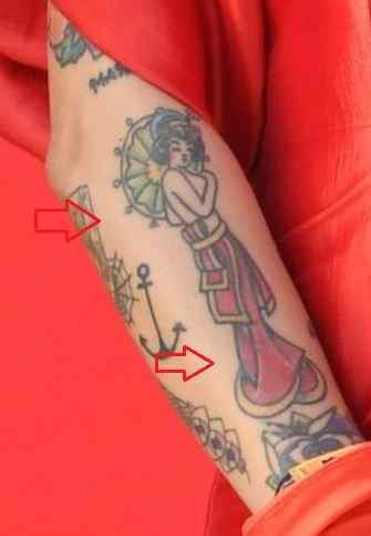 Mon Laferte tattoos: genuine tattoo photograph showing the woman with umbrella