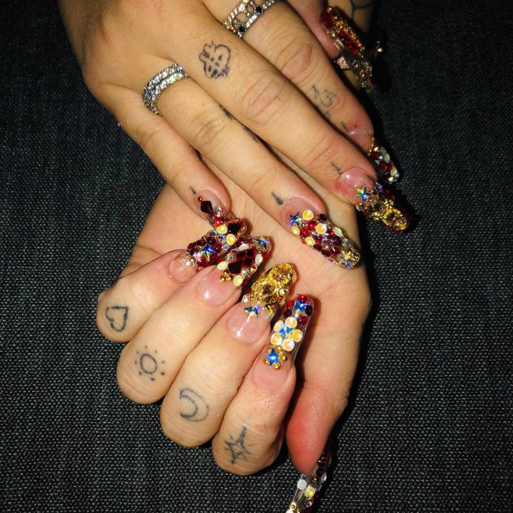 Noah Cyrus finger tattoos close-up