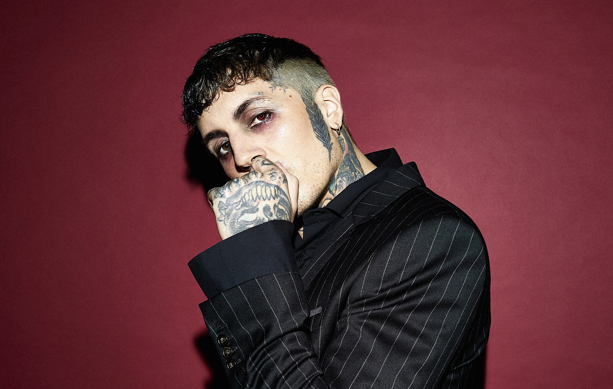Oli Sykes hand and neck tattoos