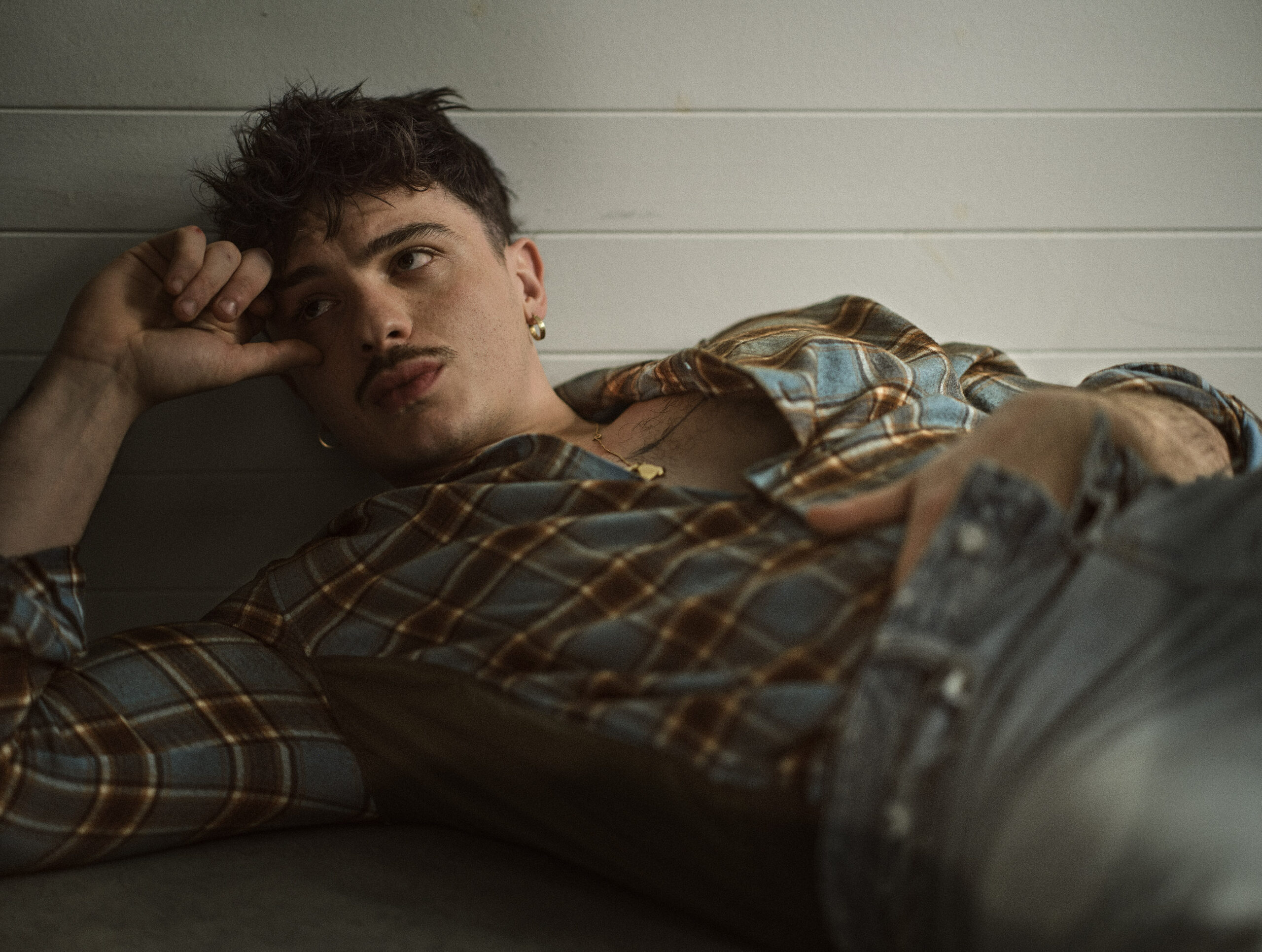 Olly tattoos: Upper-body and shoulder-area tattoo context