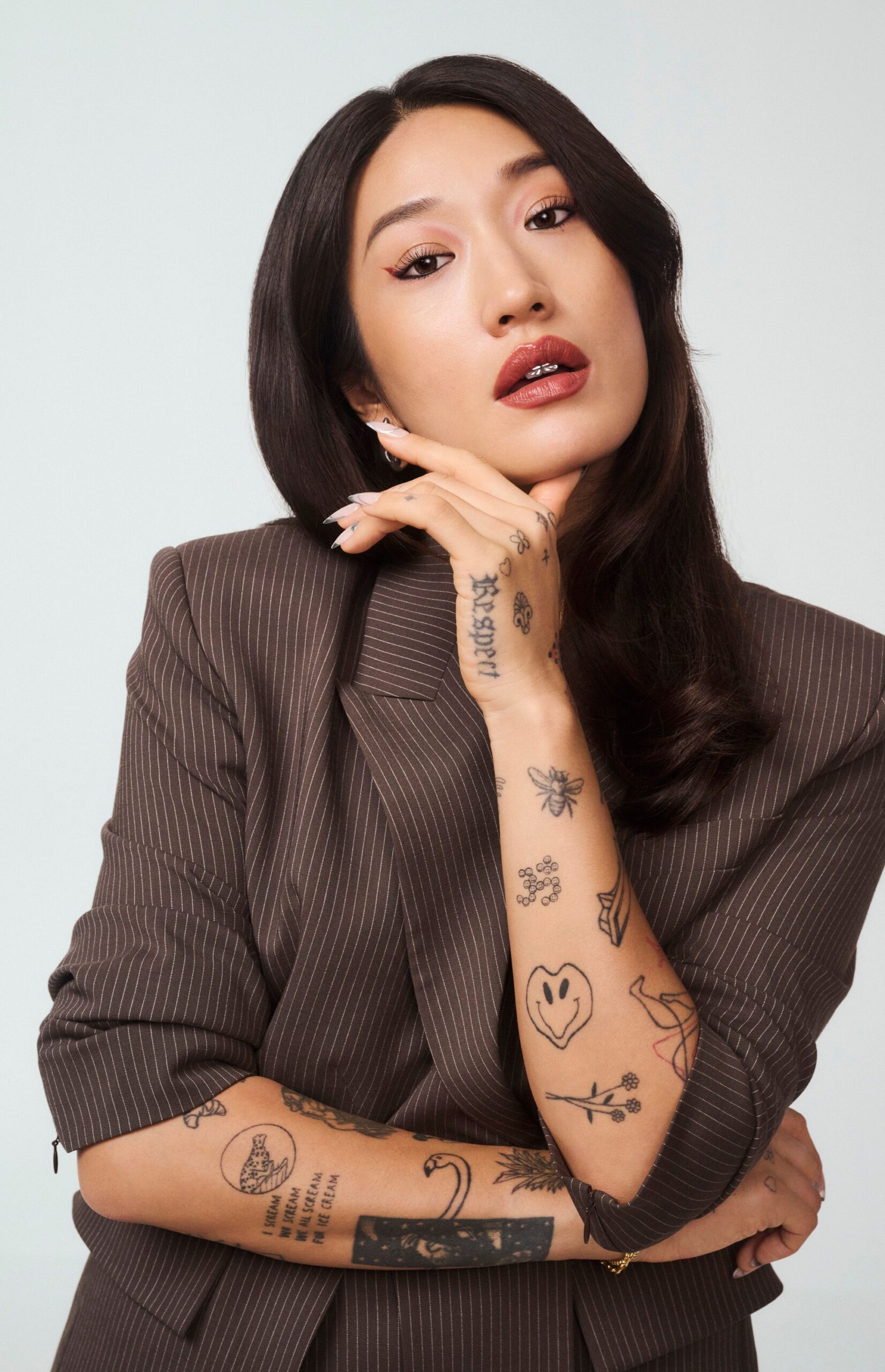 Peggy Gou's hand and wrist tattoos Peggy Gou tattoos: inline
