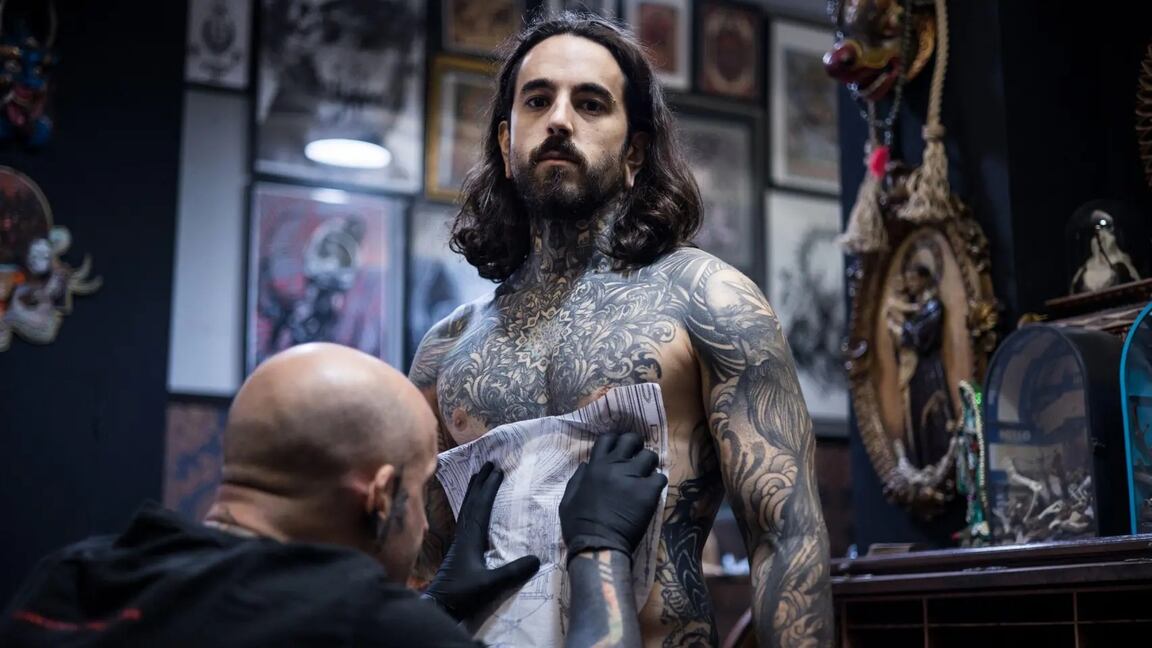 René ZZ full-body tattoo project: verified tattoo-studio photograph