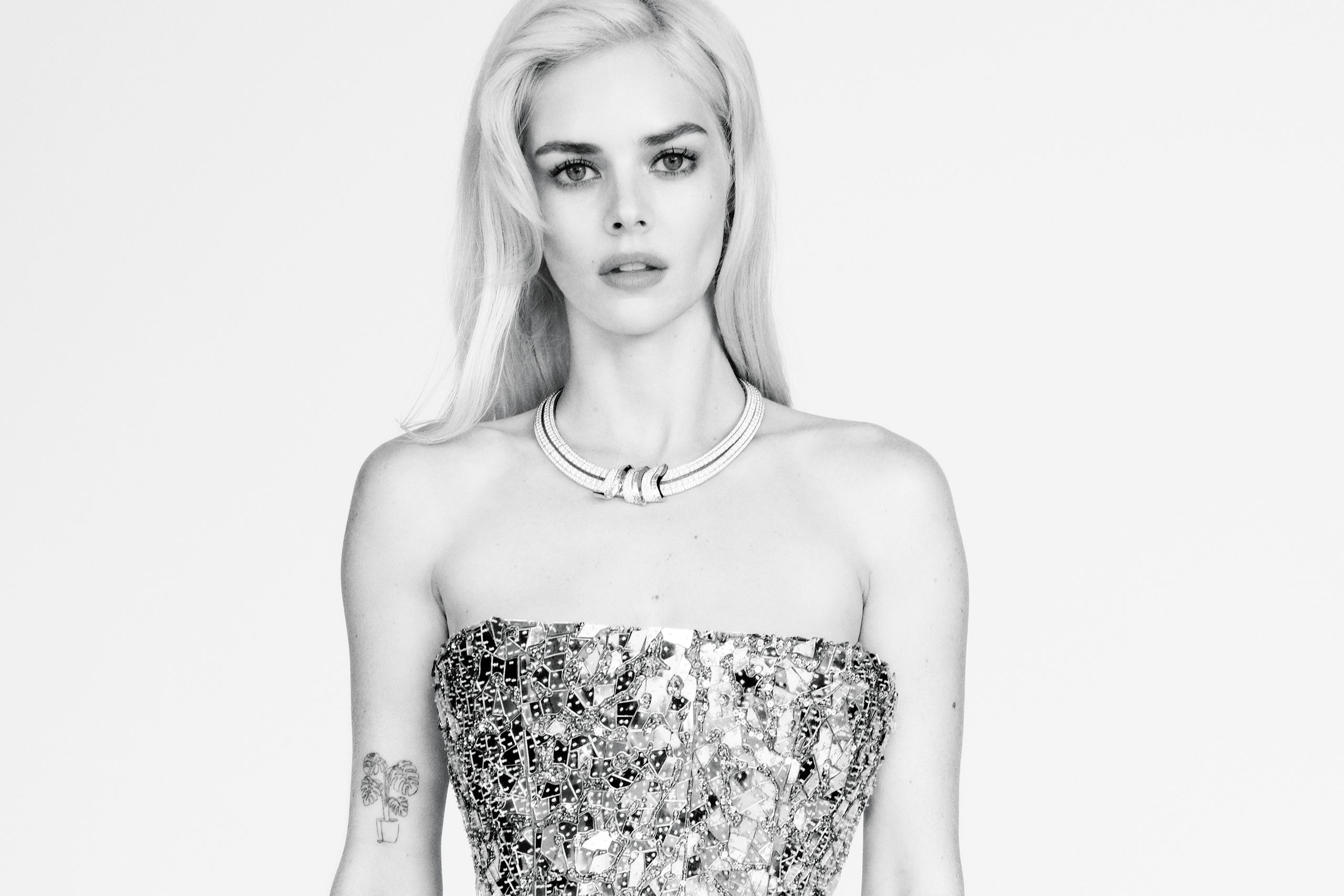 Samara Weaving plant tattoo Samara Weaving tattoos: Genuine tattoo photograph showing the small potted-plant tattoo on the upper arm
