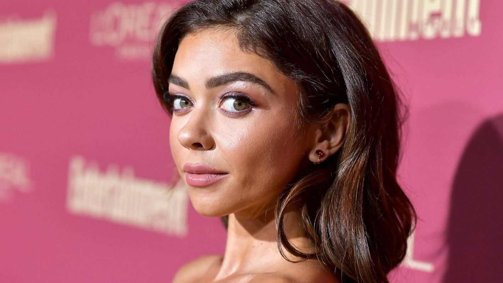 Sarah Hyland in a contextual photograph: Where the smaller pieces fit; not tattoo evidence