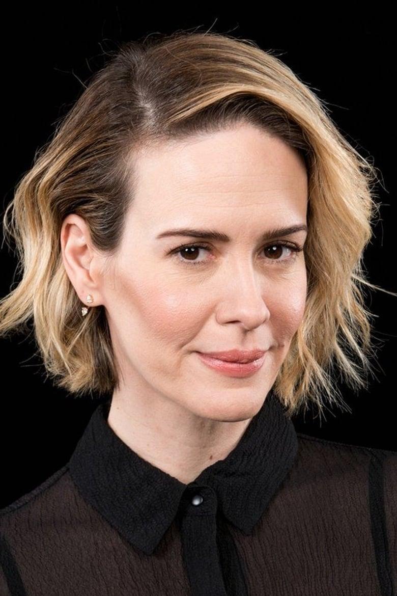 Sarah Paulson in a contextual photograph: Contextual portrait; not tattoo evidence.; not tattoo evidence
