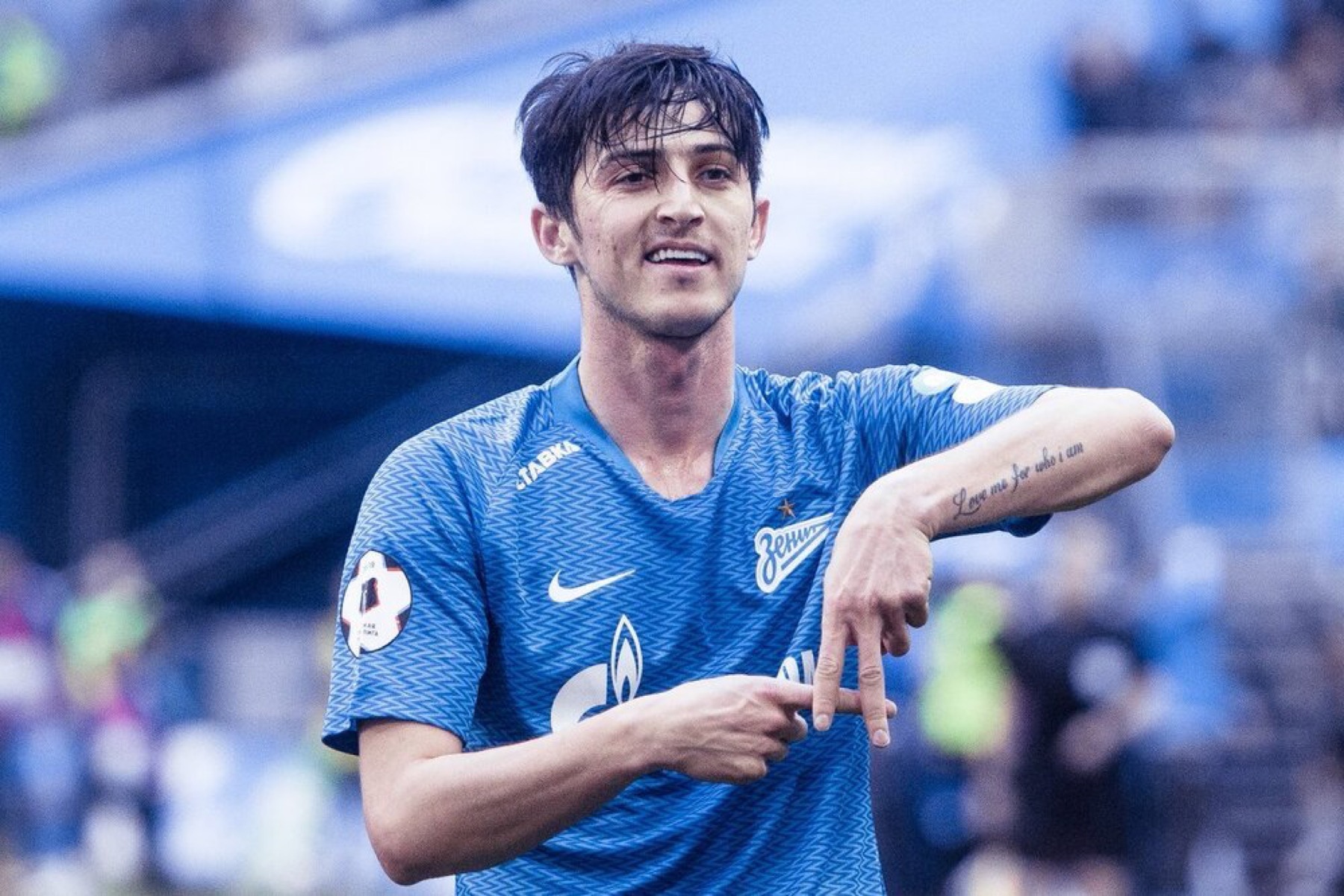 Sardar Azmoun tattoos: distinct Zenit-era match photograph showing the forearm phrase