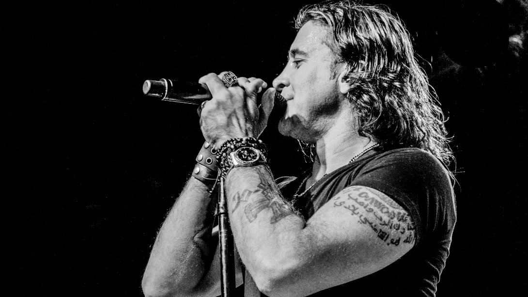 Scott Stapp black and white forearm tattoos