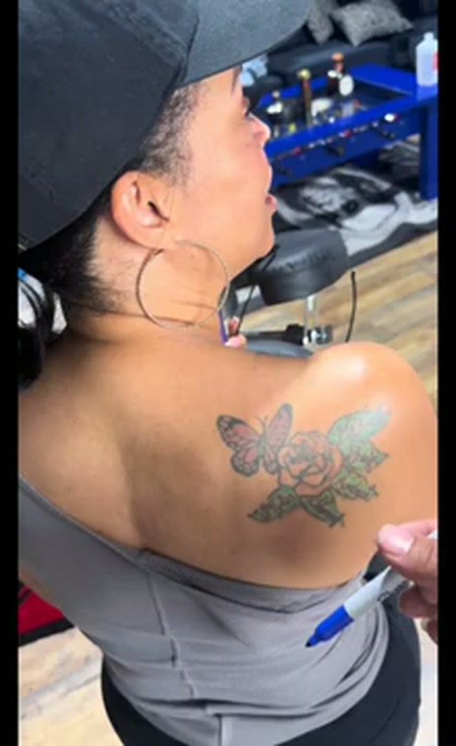 Shaunie Henderson the older rose-and-butterfly tattoo visible before the lotus cover-up Shaunie Henderson tattoos: the older rose-and-butterfly tattoo visible before the lotus cover-up