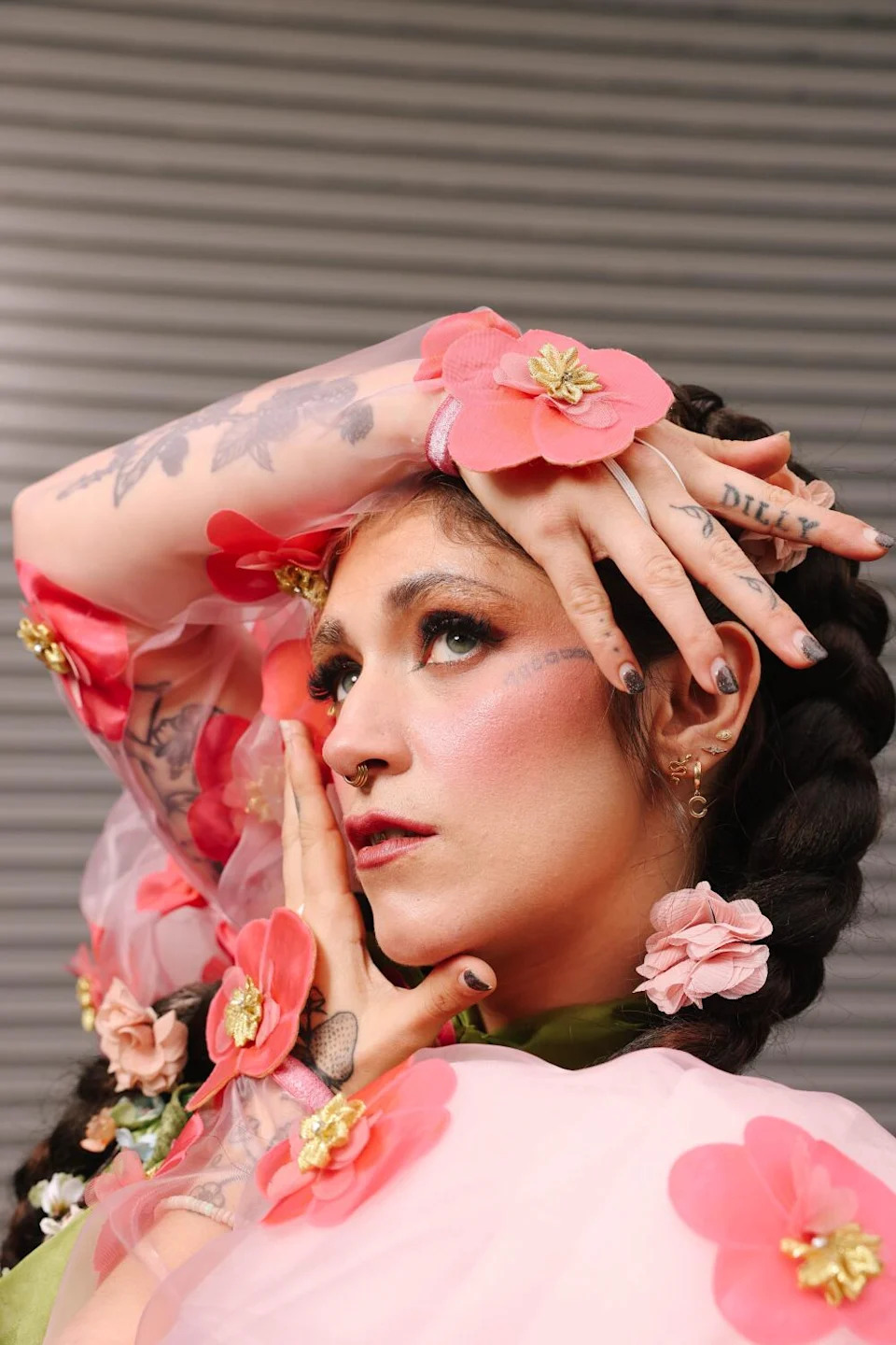 Sierra Ferrell tattoos: finger lettering and hand details