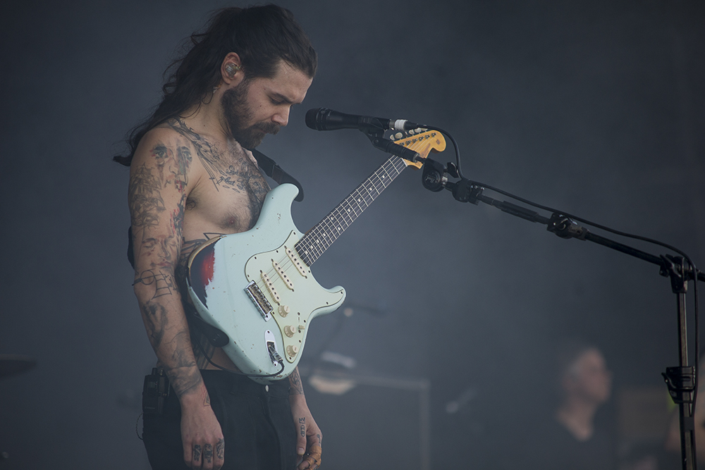 Simon Neil live torso tattoos