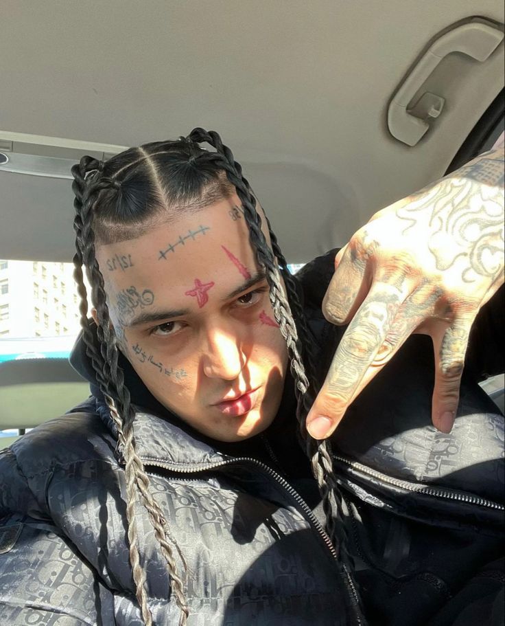 SosMula face and hand tattoos